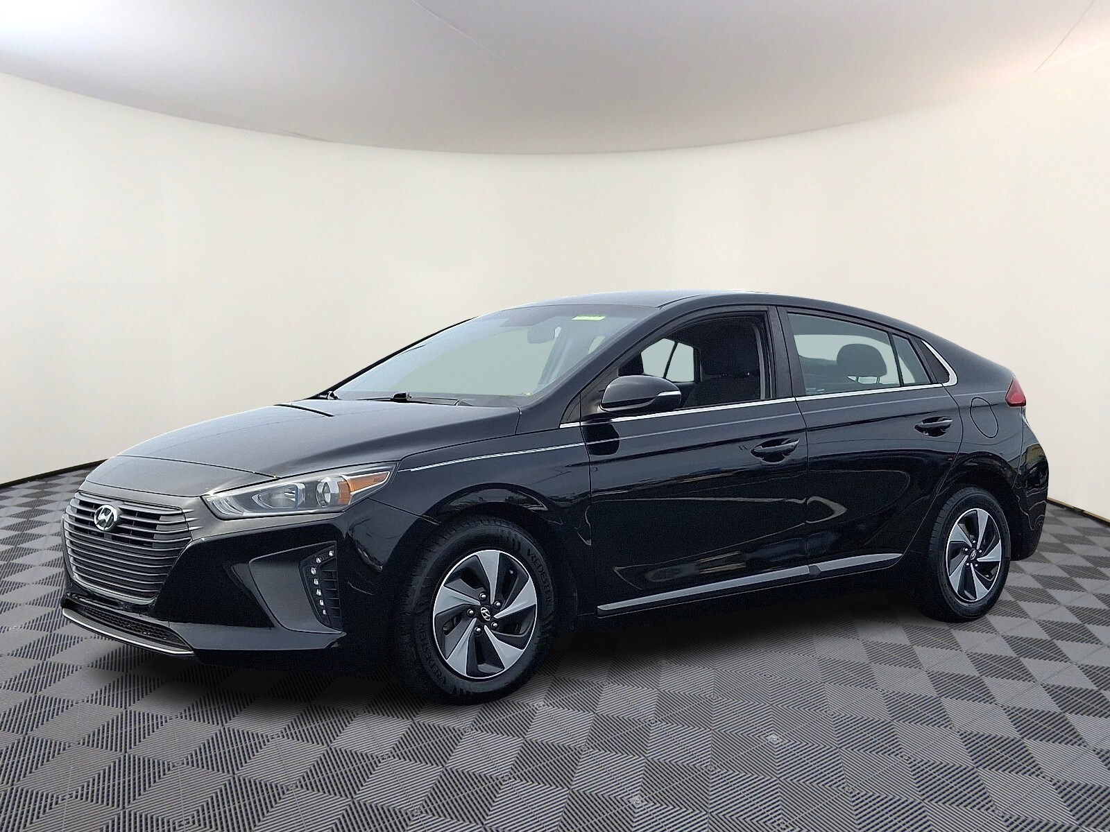 2018 Hyundai Ioniq SEL photo 3