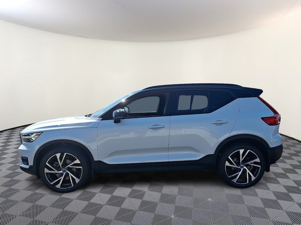 Used 2019 Volvo XC40 T5 R-Design Sport Utility