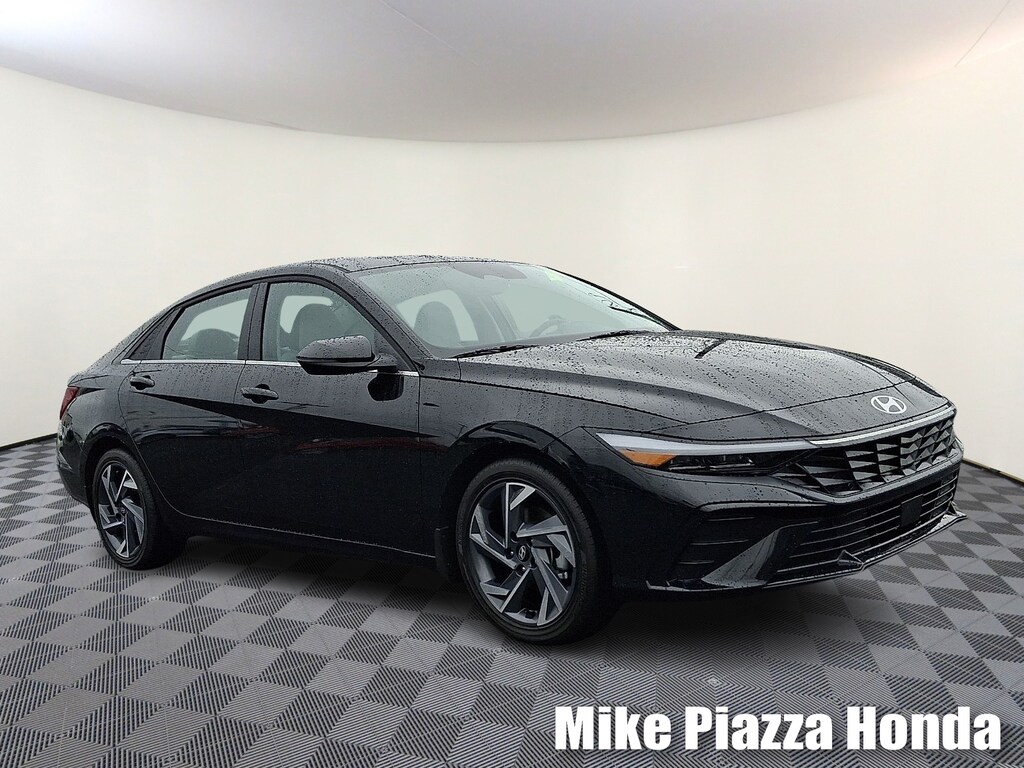 Used 2025 Hyundai Elantra Limited Sedan