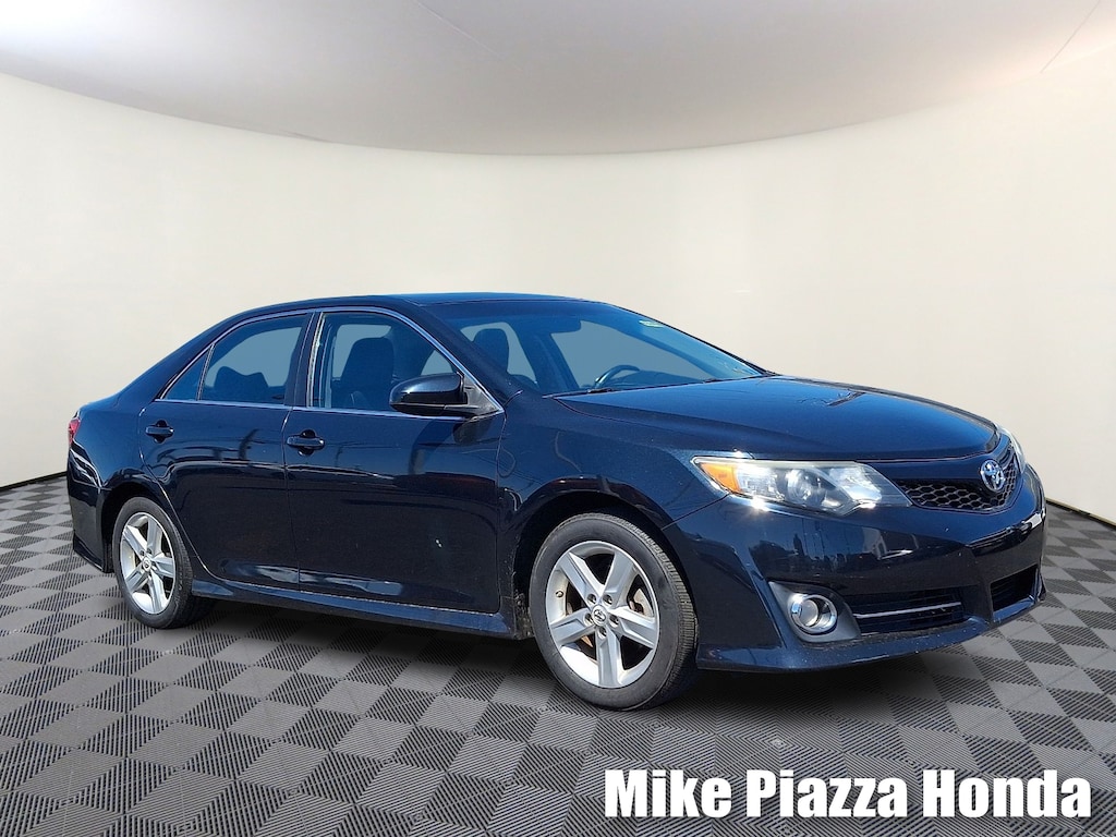 Used 2013 Toyota Camry SE Sedan
