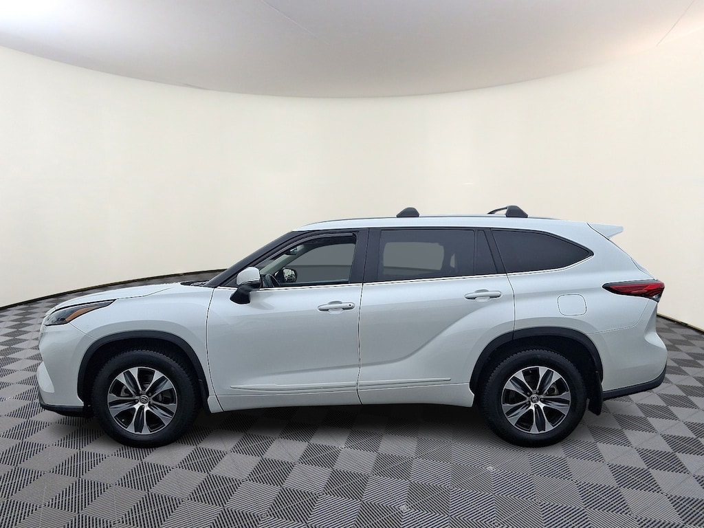 Used 2022 Toyota Highlander XLE Sport Utility