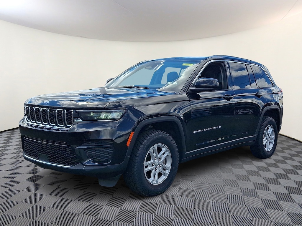 Used 2023 Jeep Grand Cherokee Laredo 4x4 Sport Utility