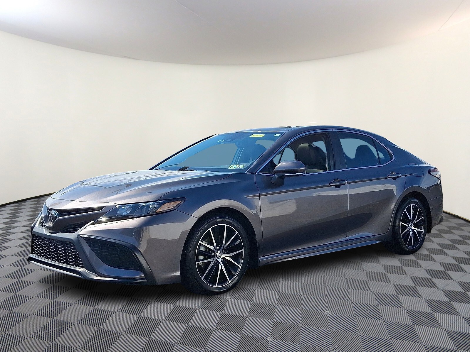 2023 Toyota Camry SE photo 3