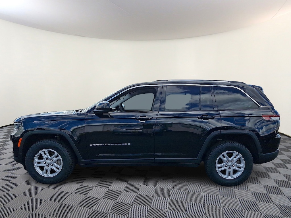 Used 2023 Jeep Grand Cherokee Laredo 4x4 Sport Utility