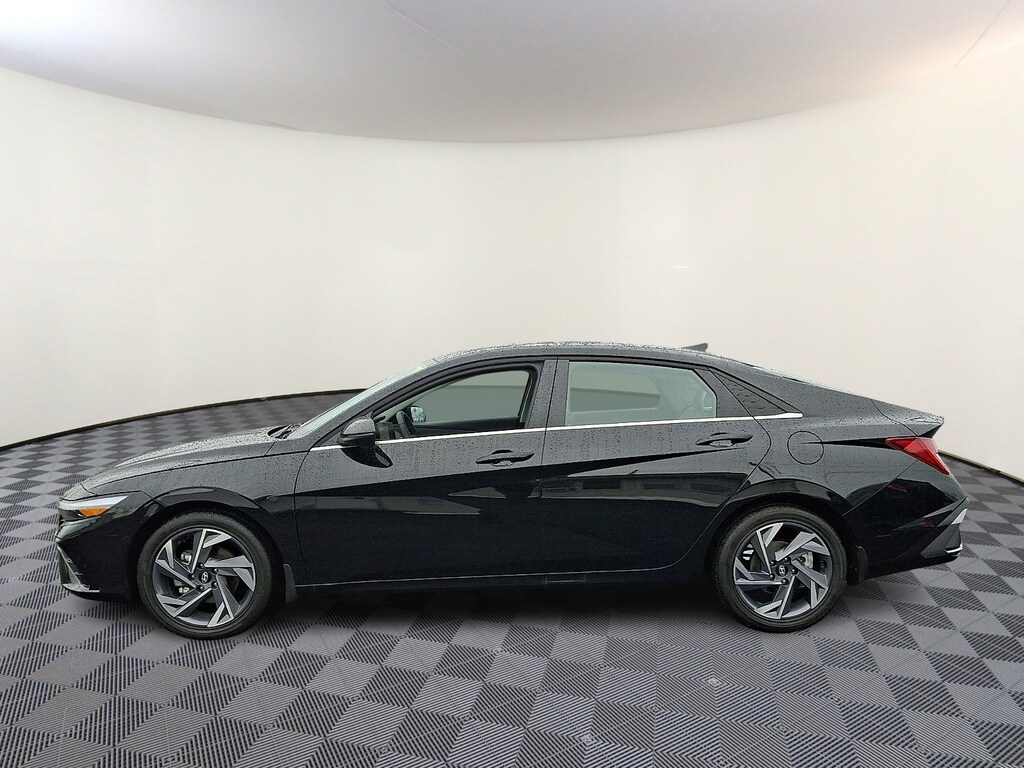 Used 2025 Hyundai Elantra Limited Sedan