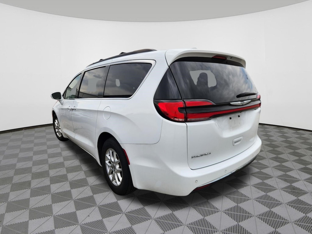 Used 2022 Chrysler Pacifica Touring L Van Passenger Van