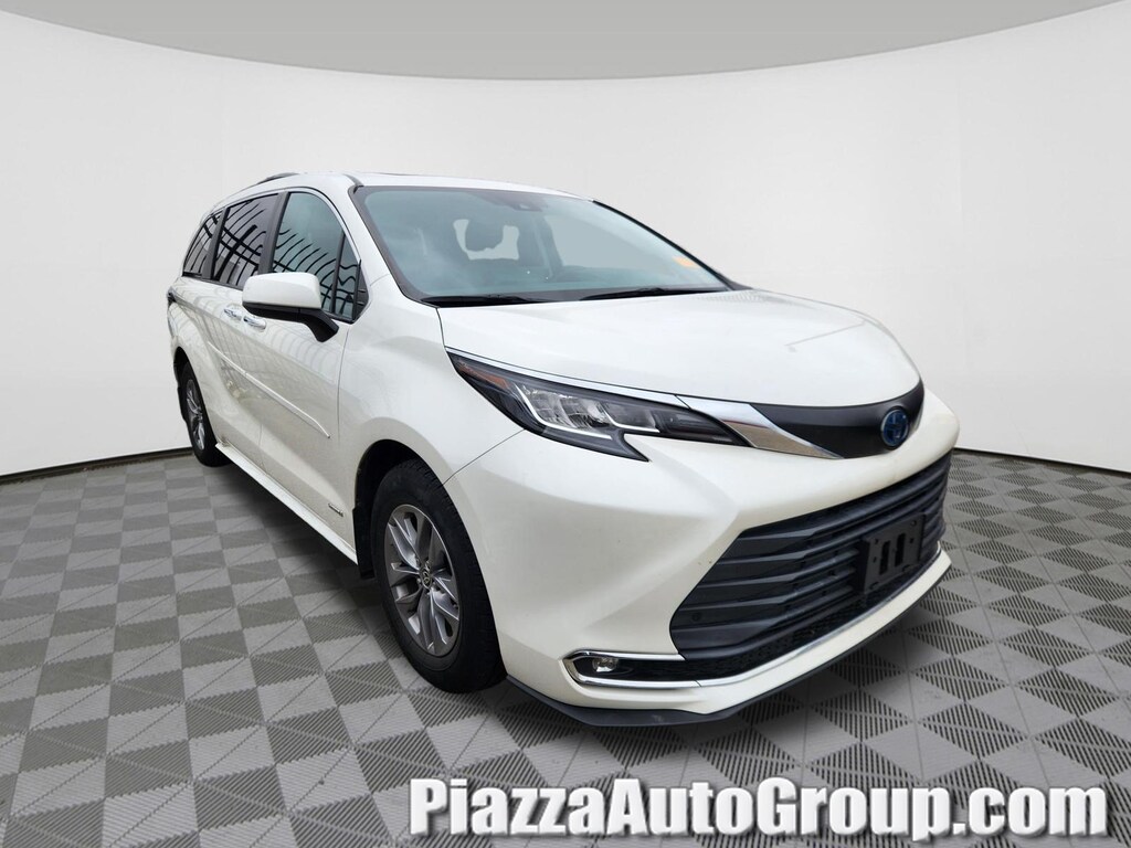 Used 2021 Toyota Sienna XLE Van