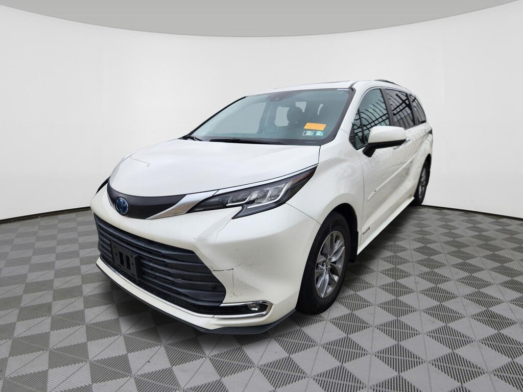 Used 2021 Toyota Sienna XLE Van