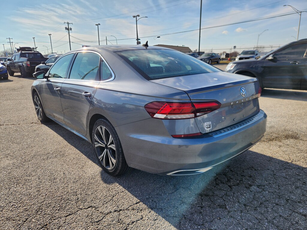 Used 2022 Volkswagen Passat 2.0T SE Sedan