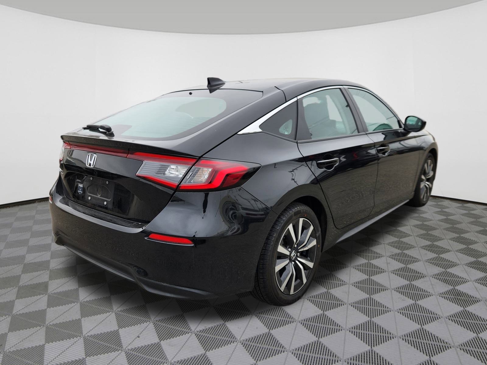 2024 Honda Civic Hatchback EX-L photo 2