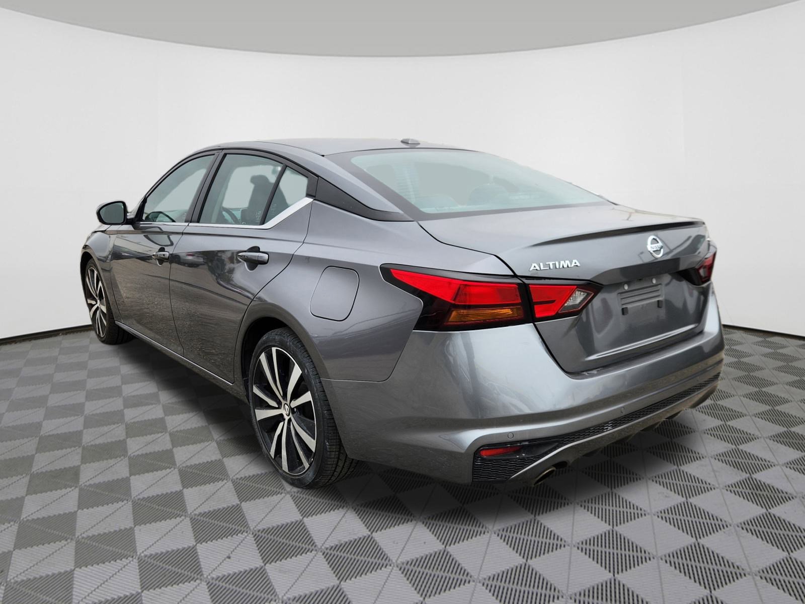 2022 Nissan Altima 2.5 SR photo 3