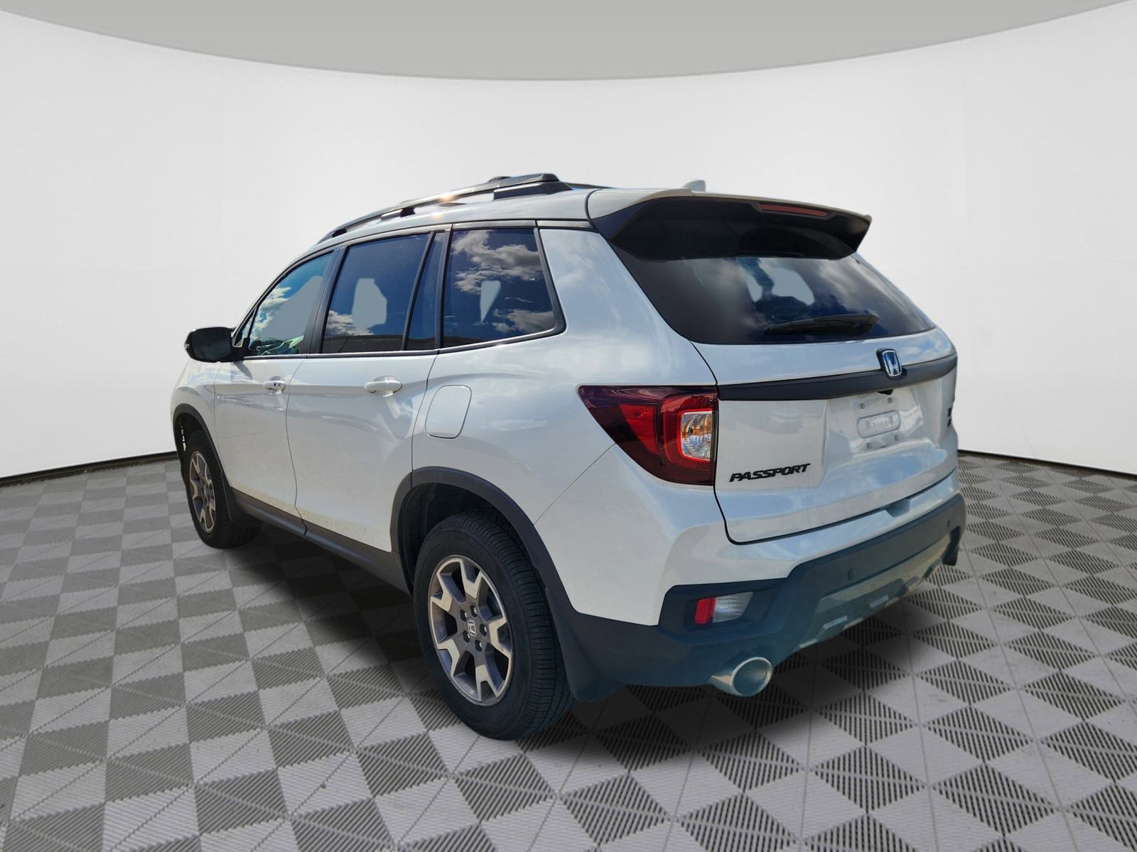 2022 Honda Passport TrailSport photo 2