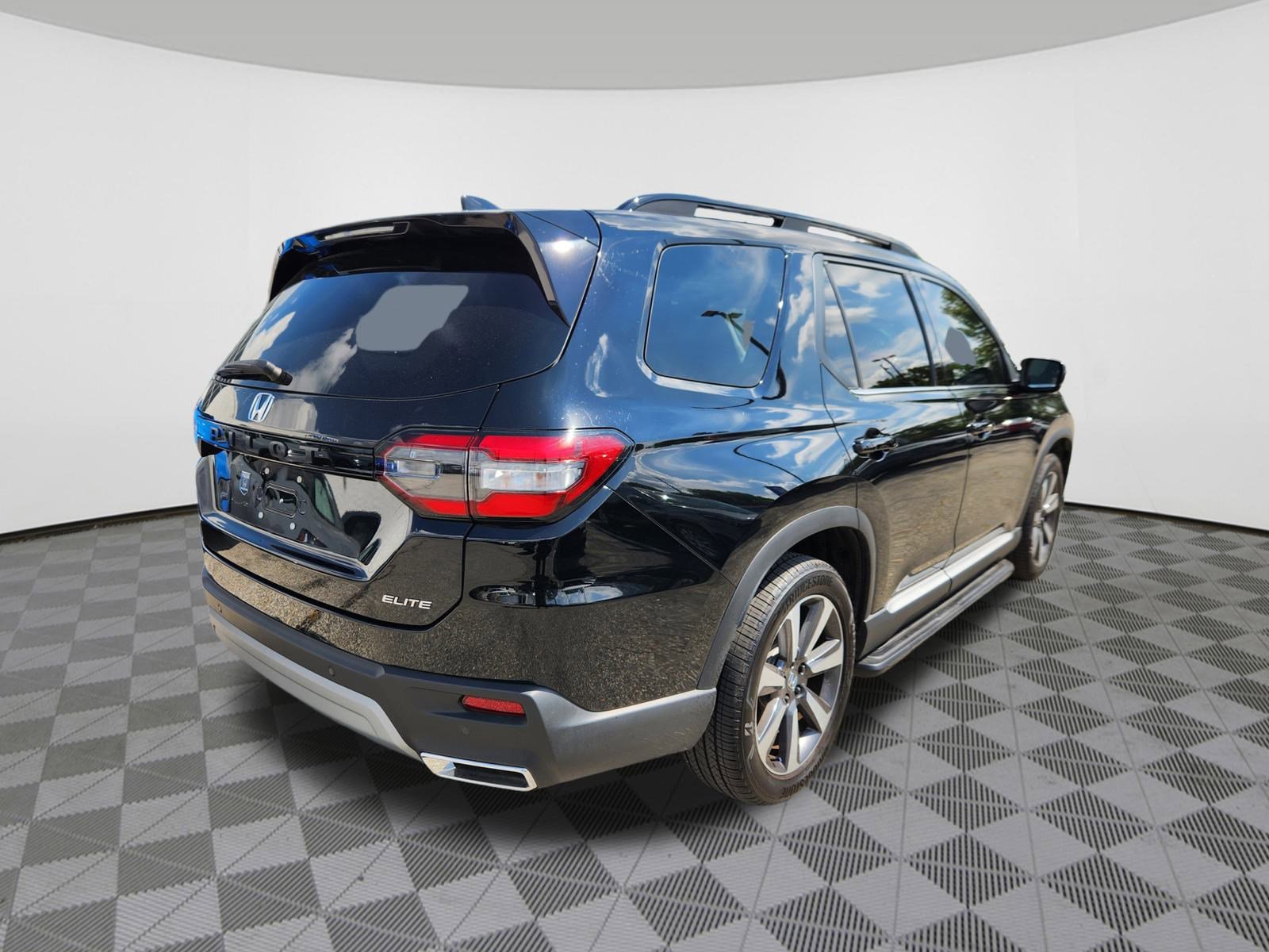 2025 Honda Pilot Elite photo 2