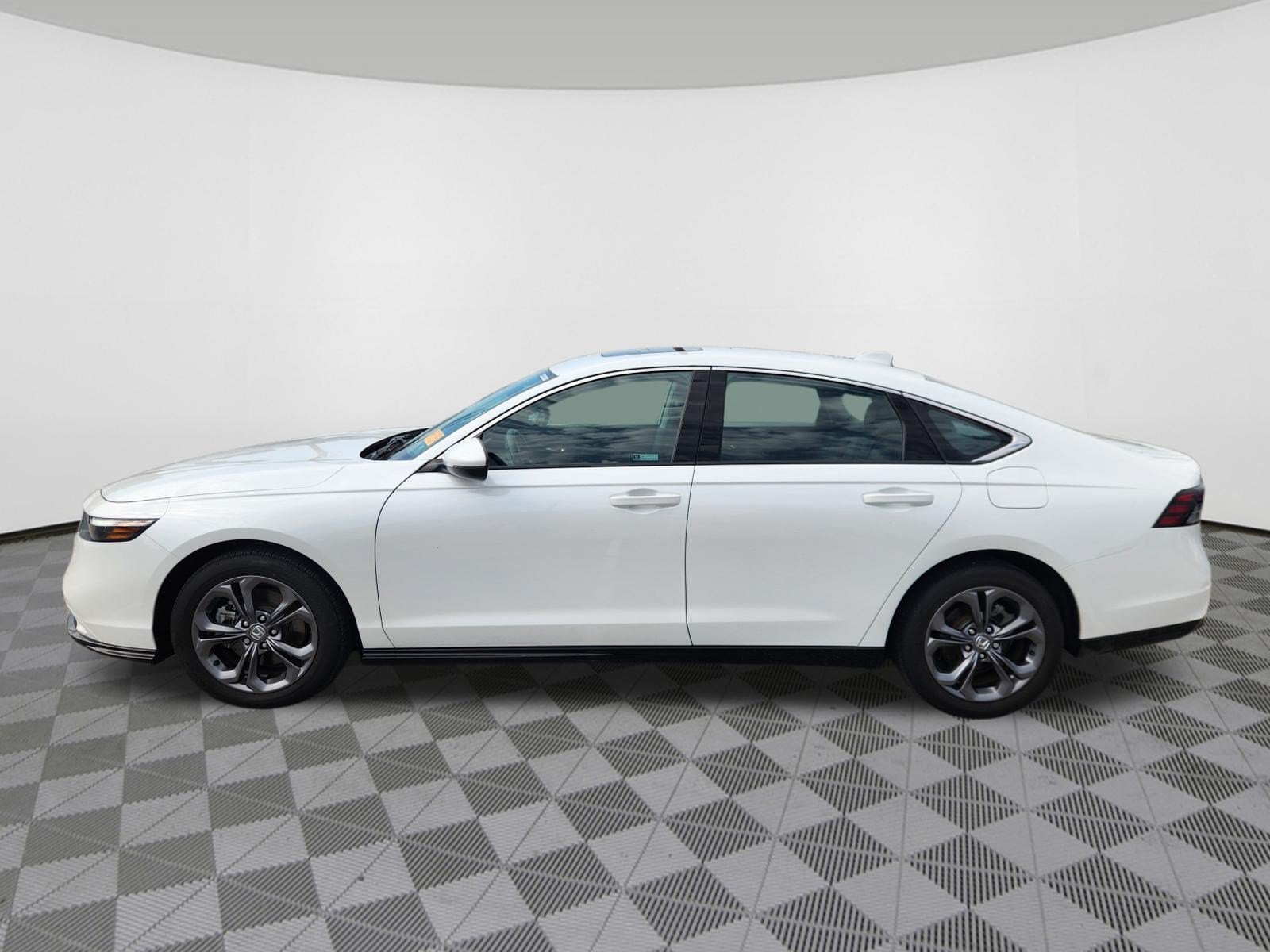 2024 Honda Accord Hybrid EX-L - Photo 5
