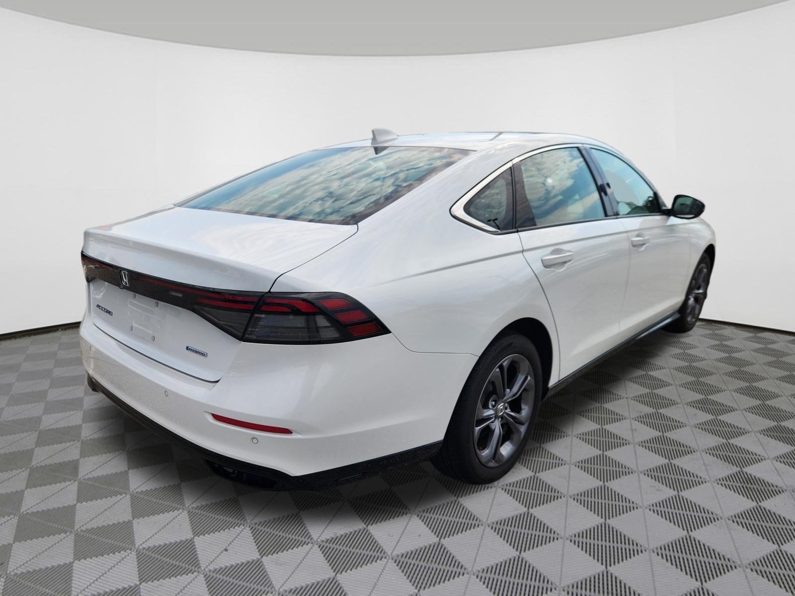 2024 Honda Accord Hybrid EX-L - Photo 4