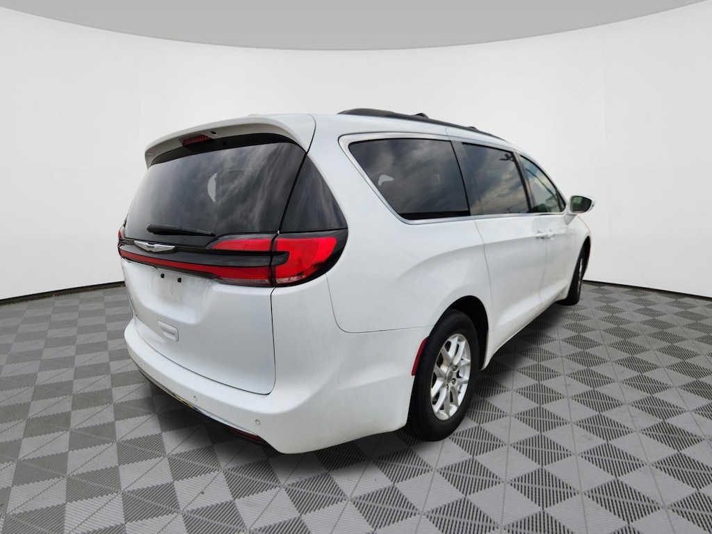 Used 2022 Chrysler Pacifica Touring L Van Passenger Van