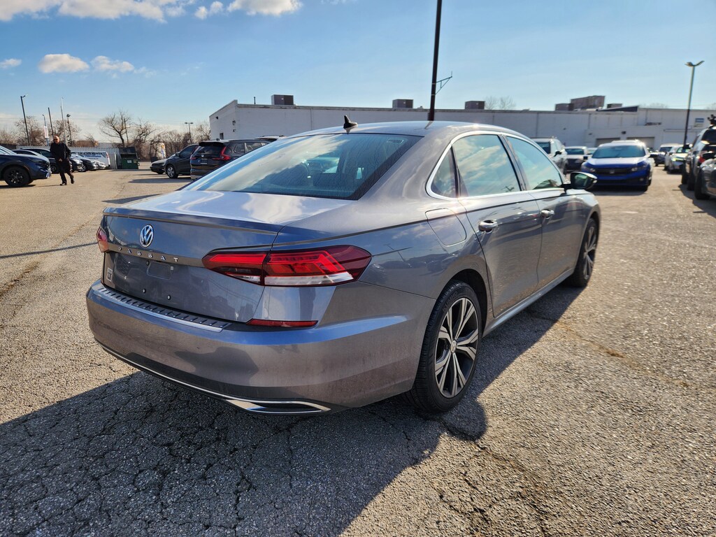 Used 2022 Volkswagen Passat 2.0T SE Sedan