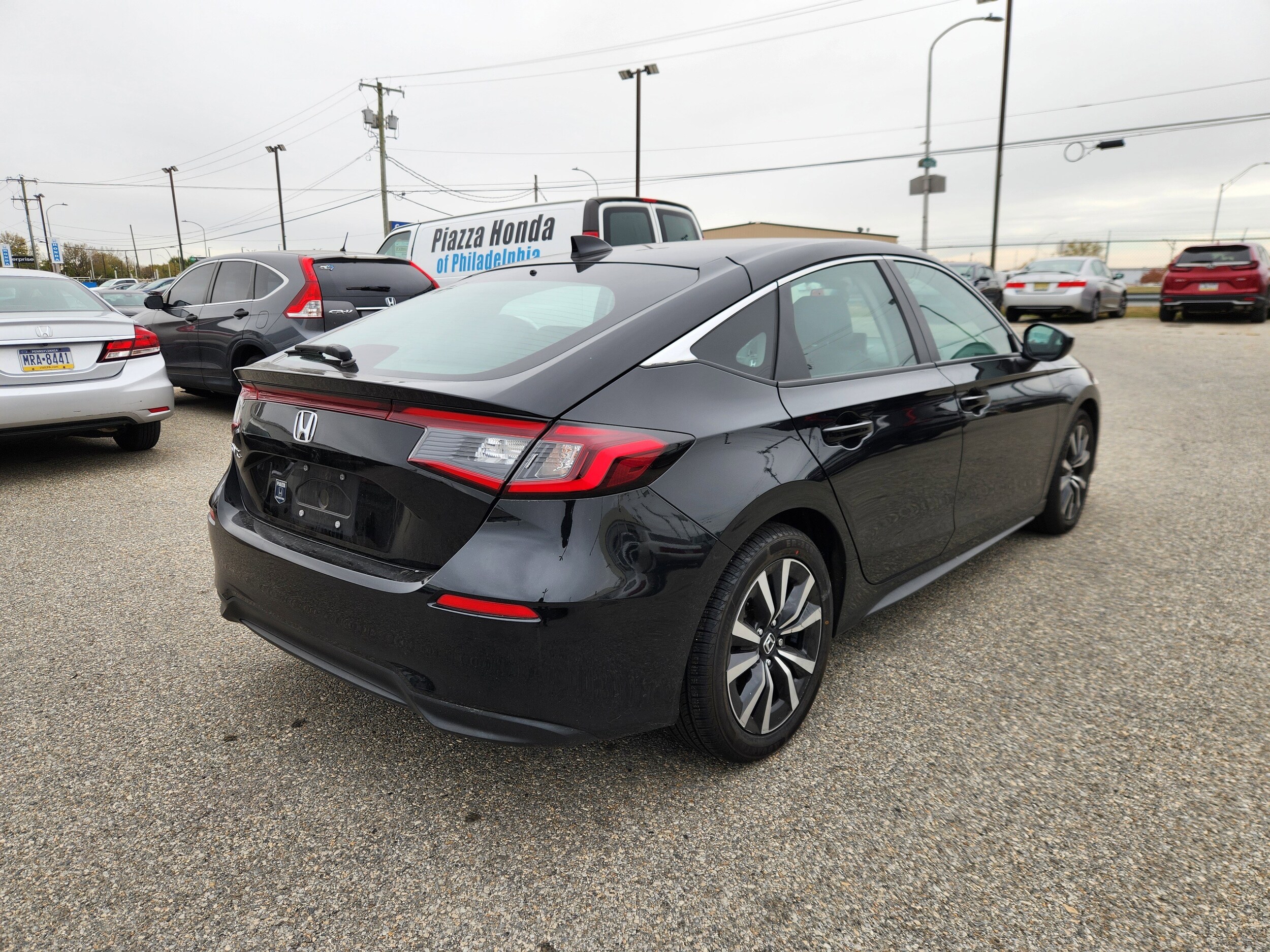 2024 Honda Civic Hatchback EX-L photo 3