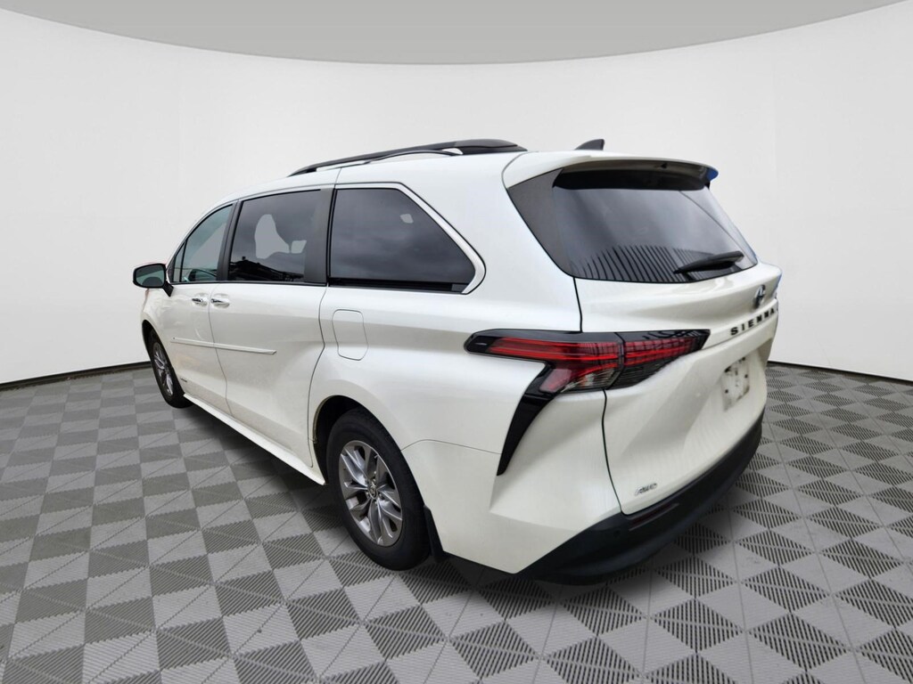 Used 2021 Toyota Sienna XLE Van