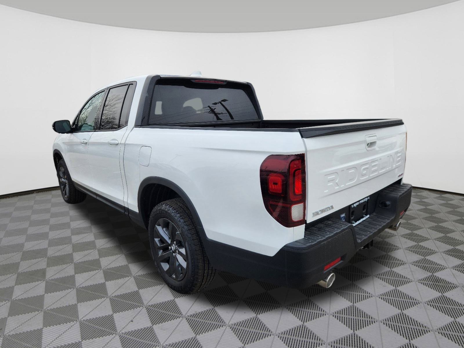 2024 Honda Ridgeline Sport photo 2
