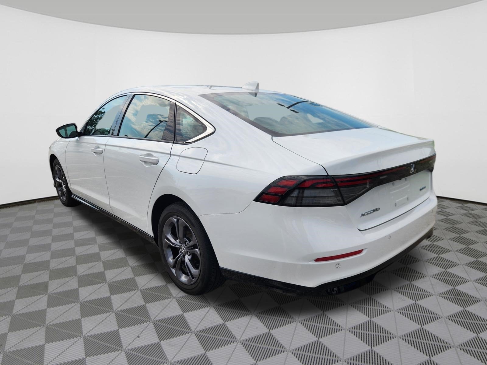 2024 Honda Accord Hybrid EX-L - Photo 3