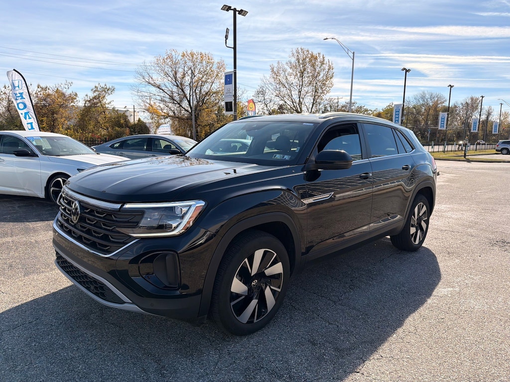 Used 2025 Volkswagen Atlas Cross Sport 2.0T SE w/Technology SUV