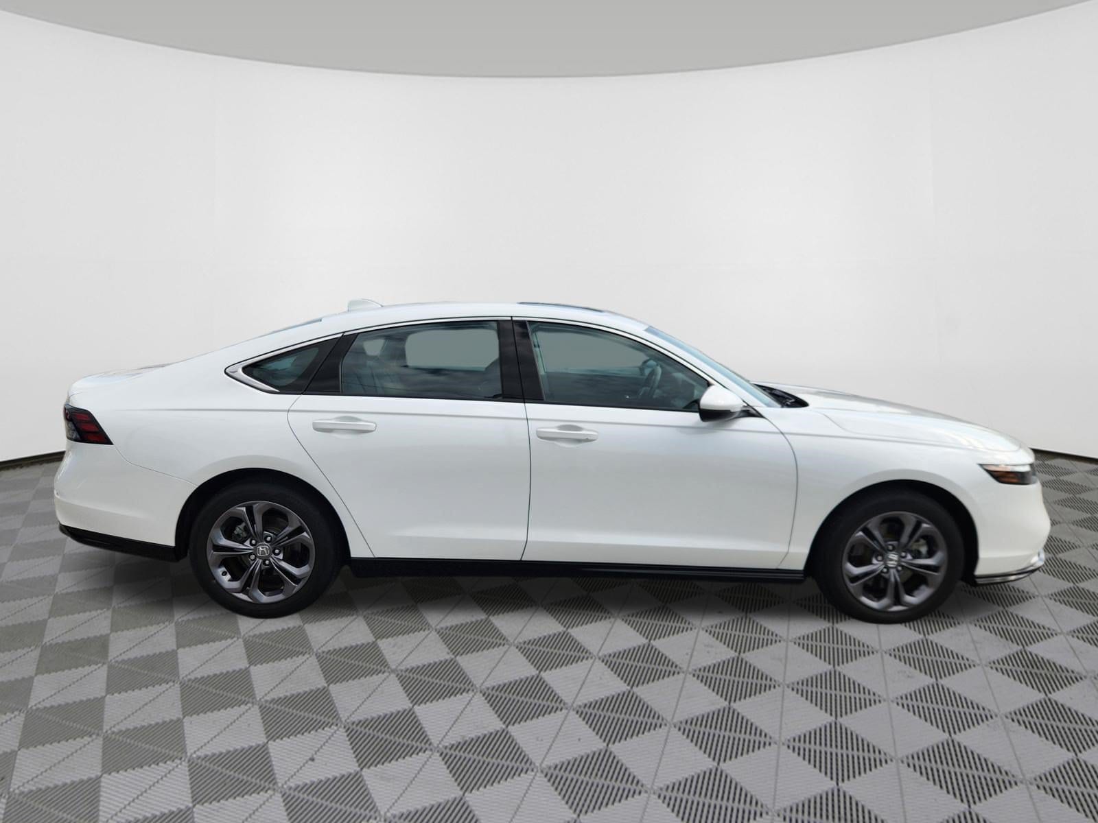 2024 Honda Accord Hybrid EX-L - Photo 6