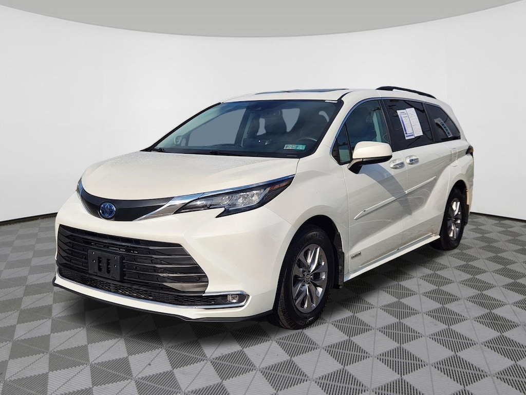 Used 2021 Toyota Sienna XLE Van