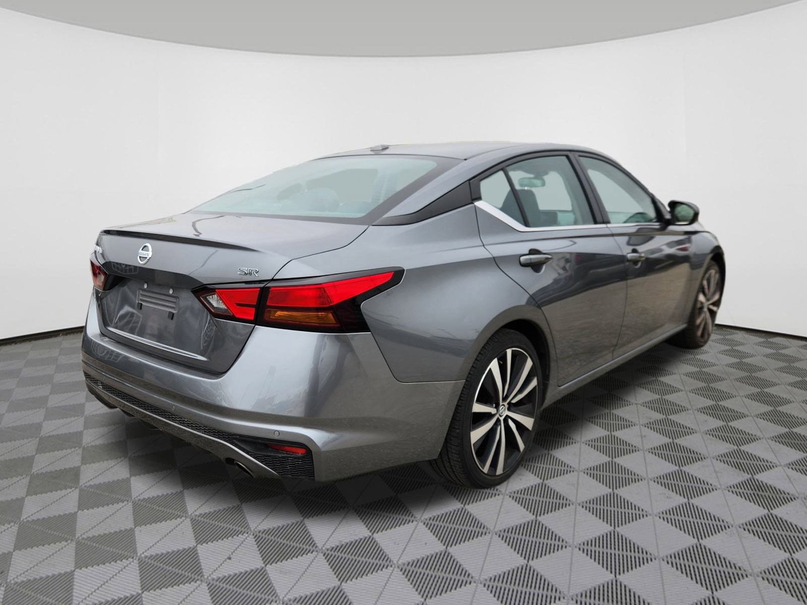 2022 Nissan Altima 2.5 SR photo 4