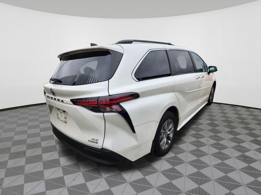 Used 2021 Toyota Sienna XLE Van