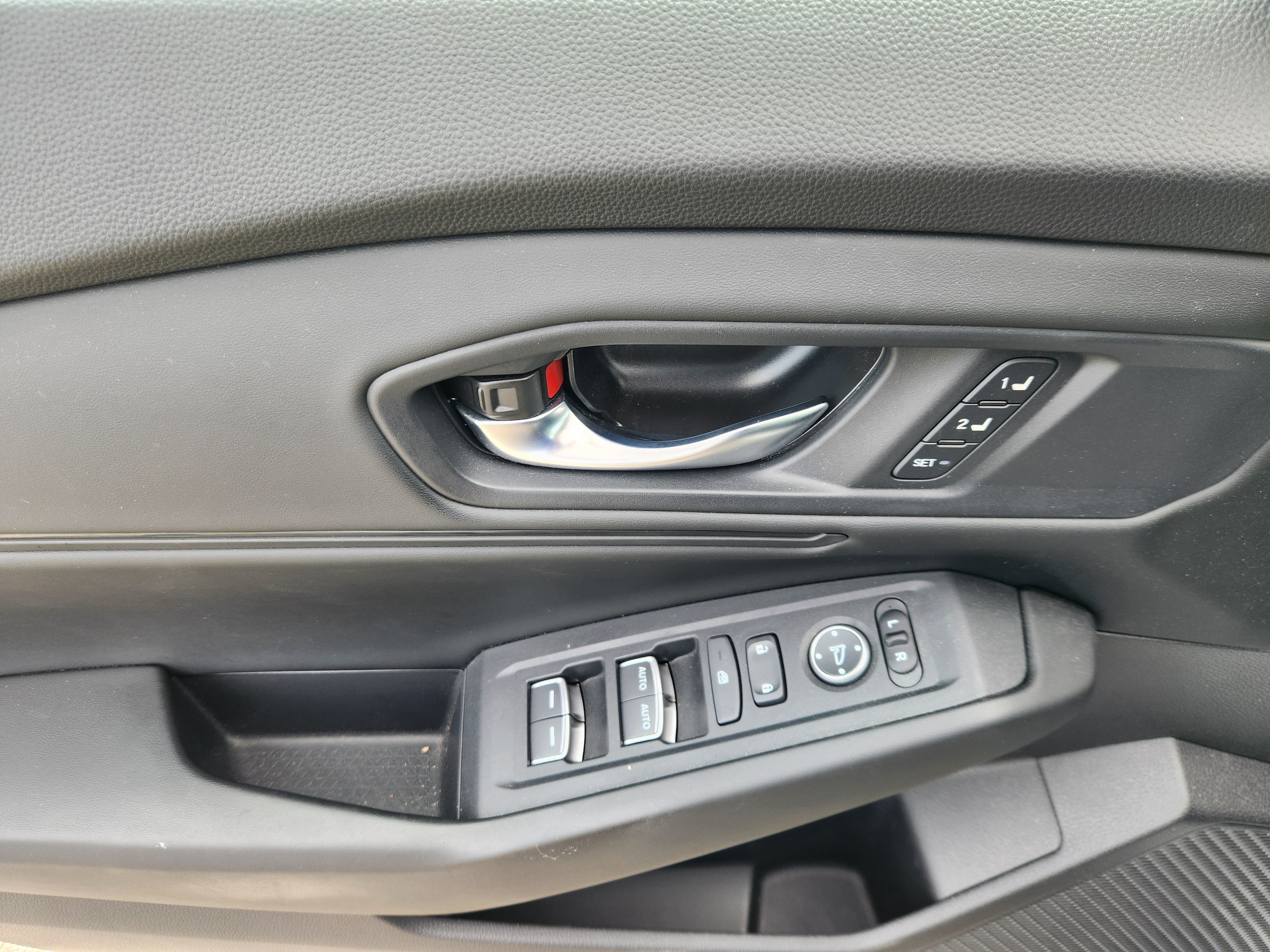 2024 Honda Accord Hybrid EX-L - Photo 17