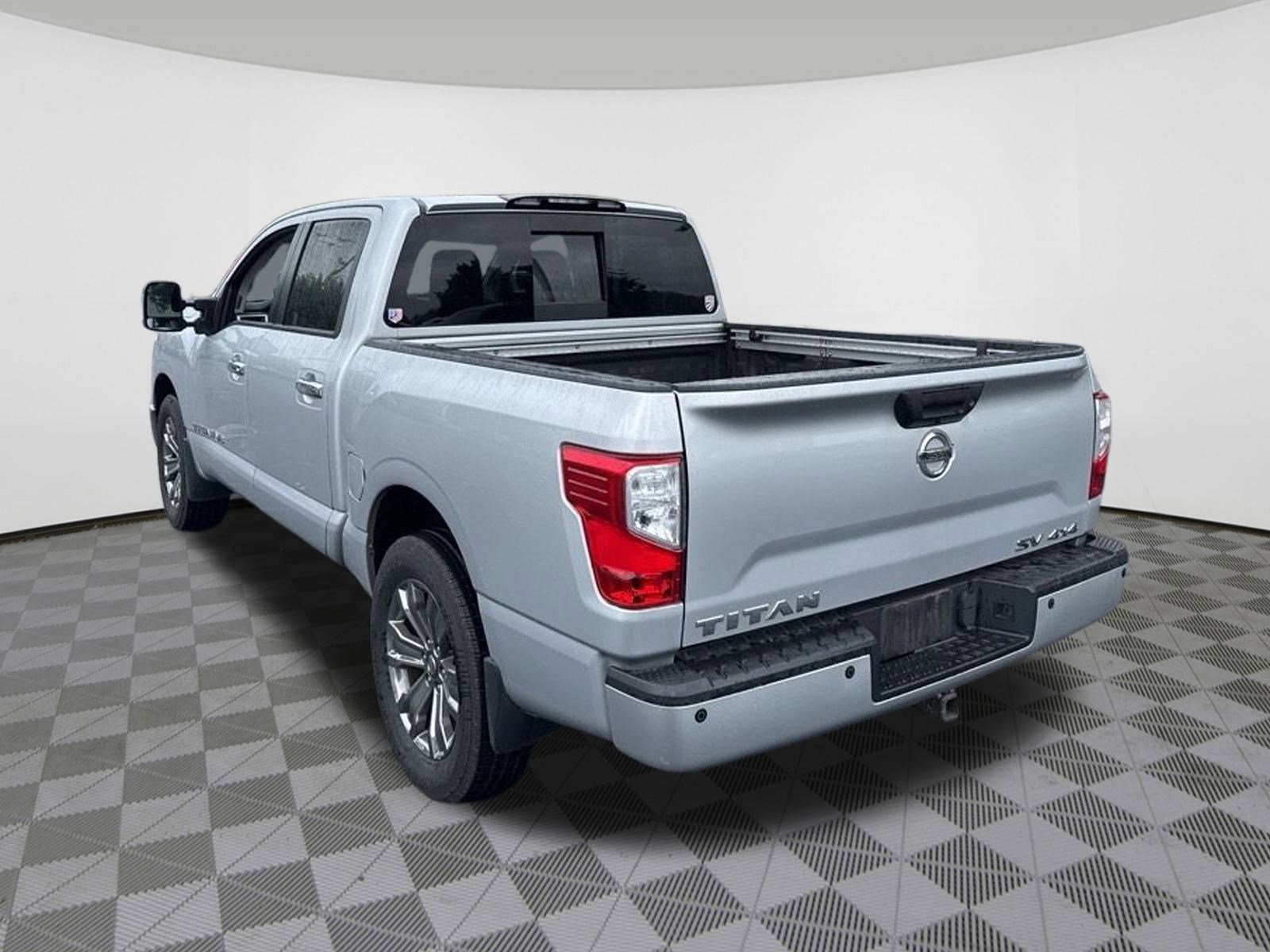 2018 Nissan Titan SV photo 2