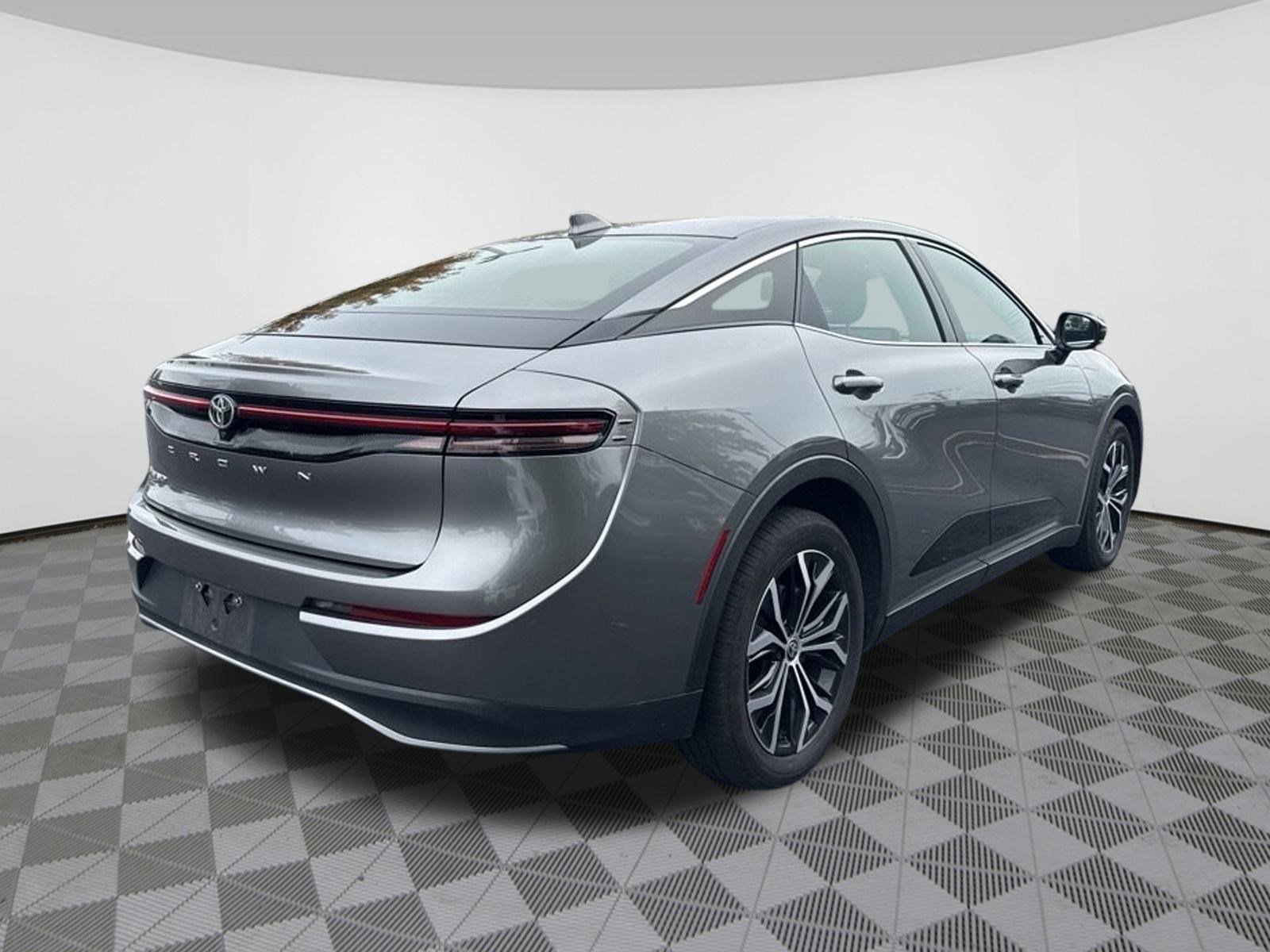2024 Toyota Crown XLE photo 4