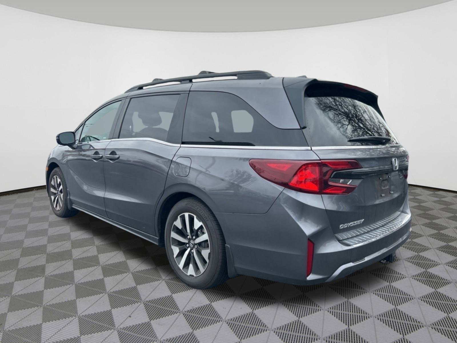 2025 Honda Odyssey EX-L photo 3