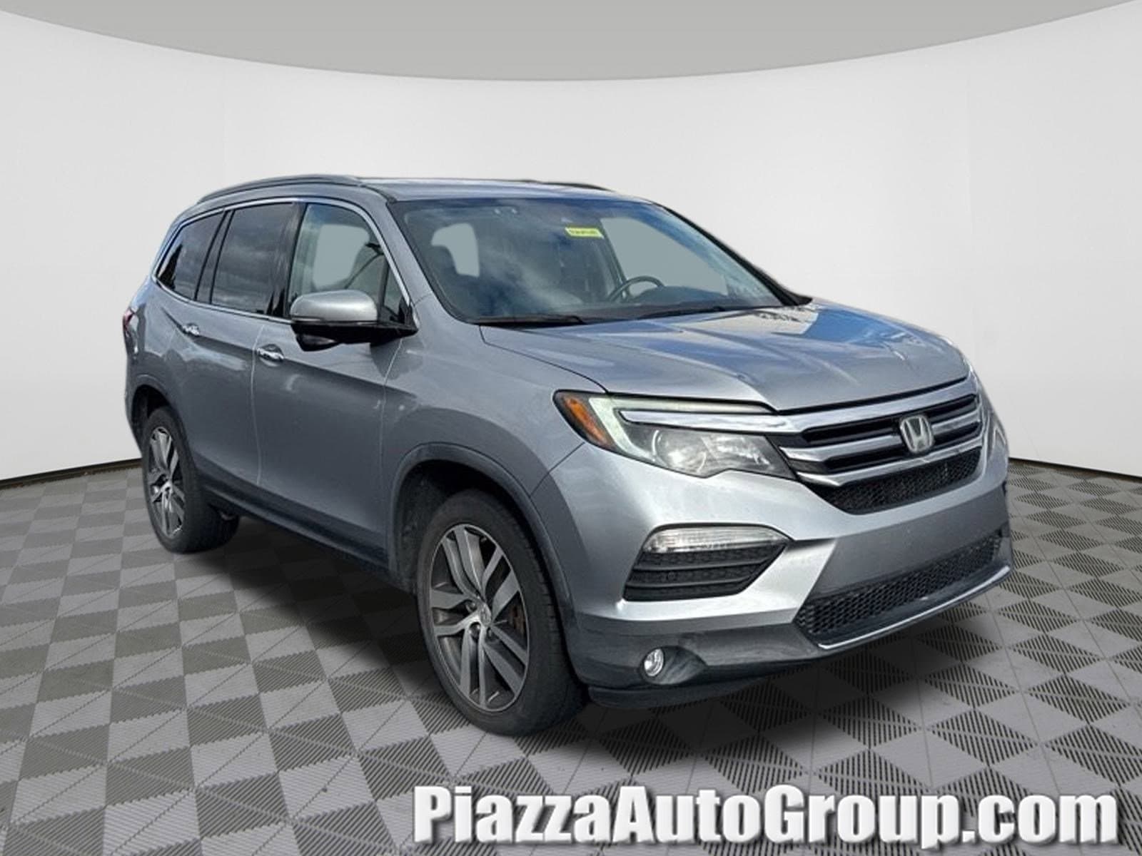 2016 Honda Pilot Touring's photo