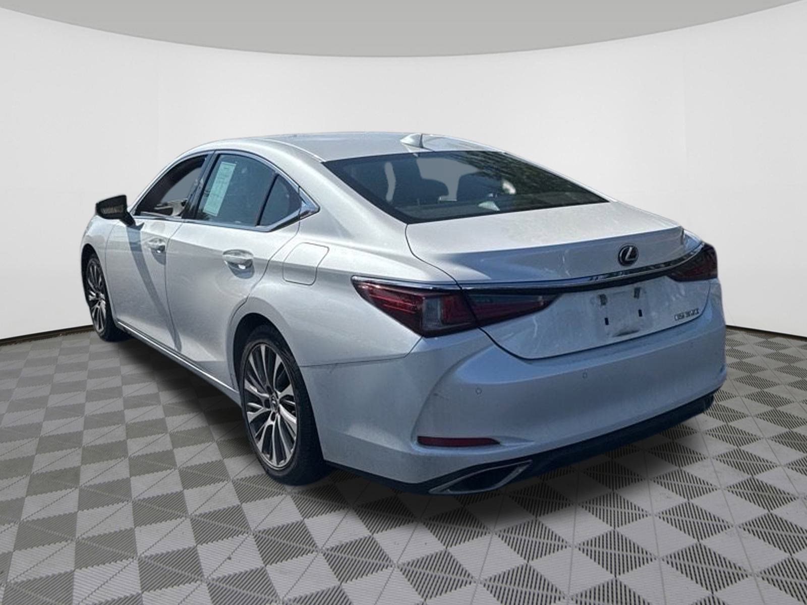 2019 Lexus ES 350 photo 3