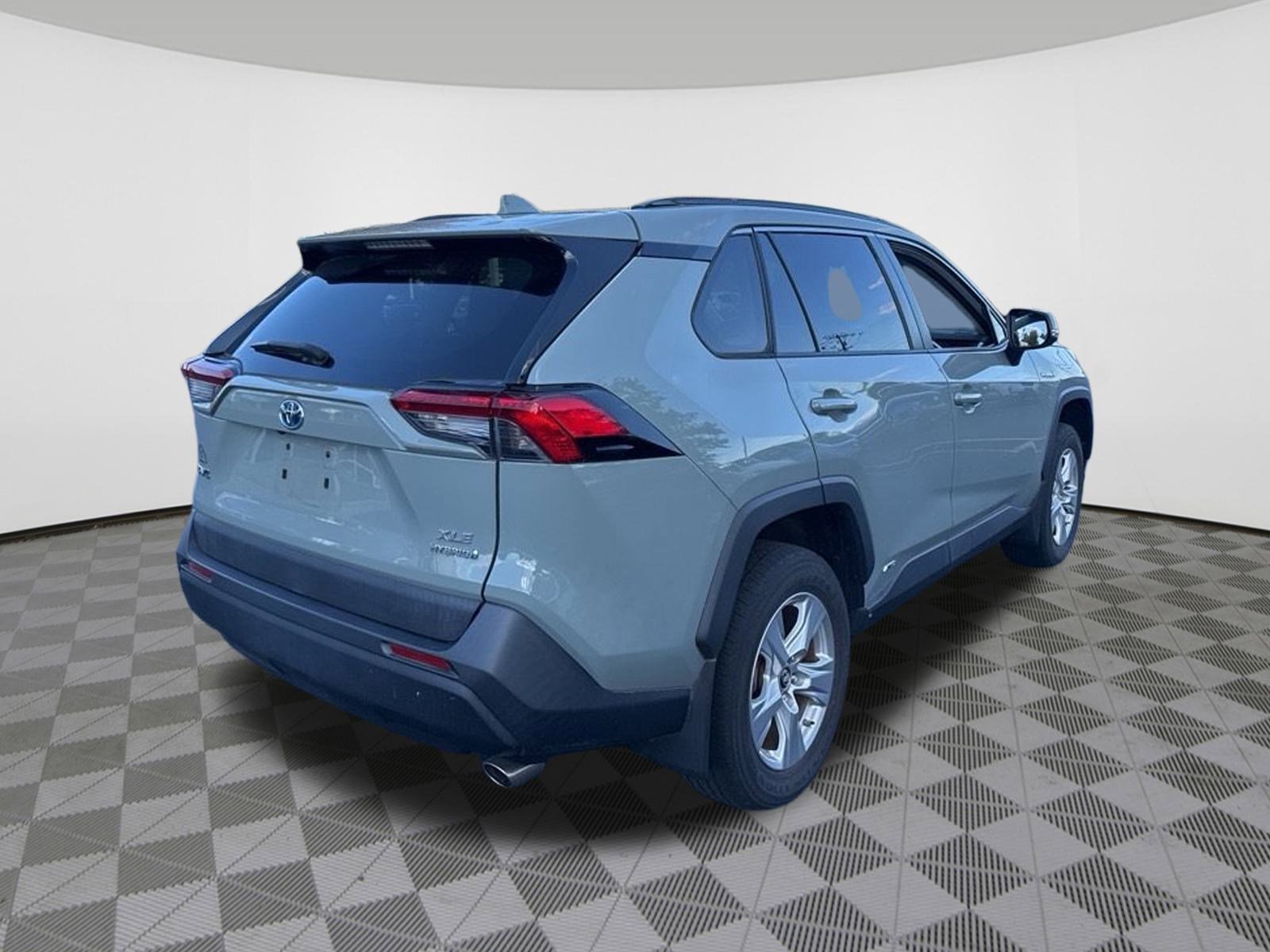 2019 Toyota RAV4 Hybrid XLE photo 4