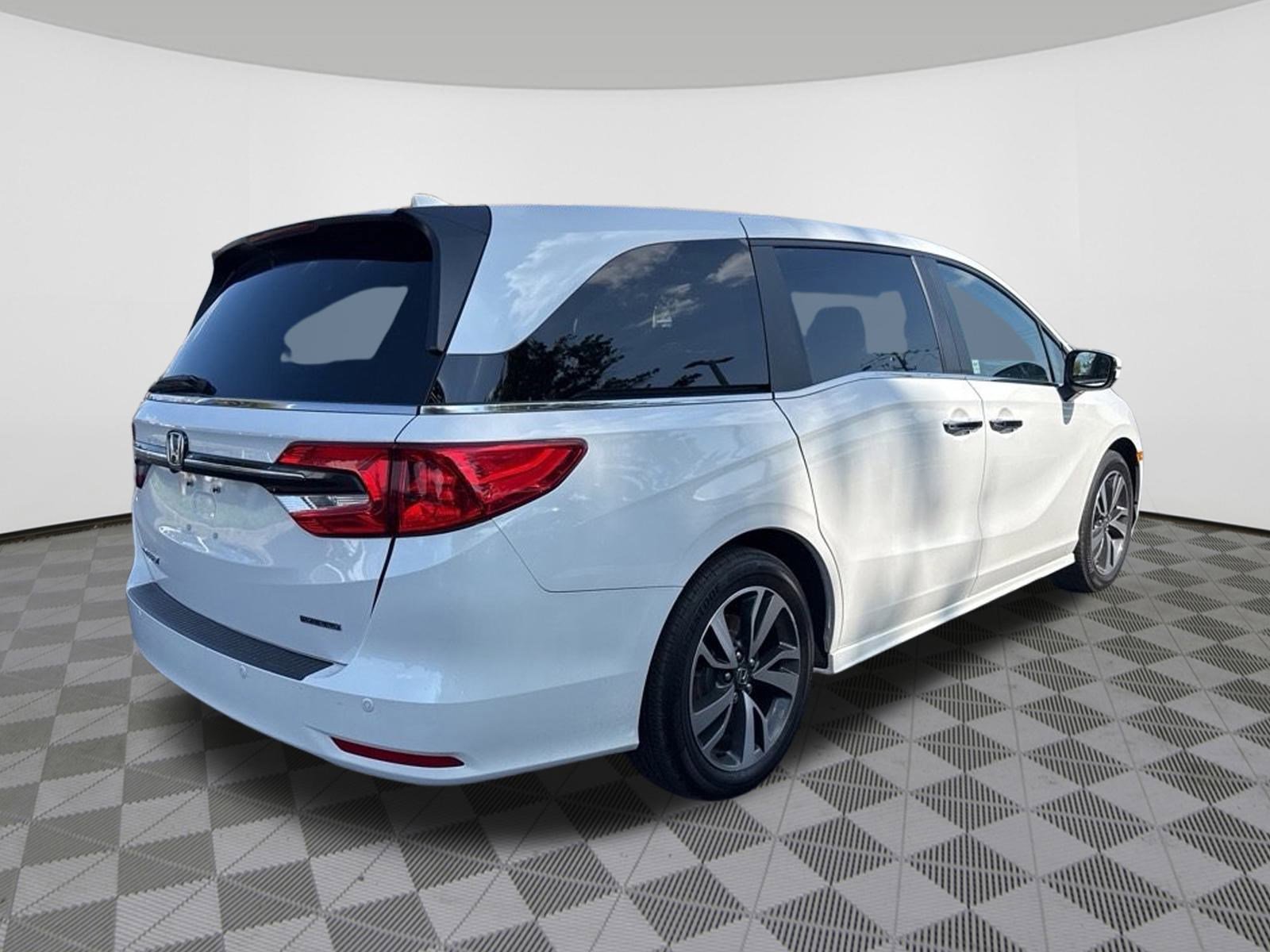 2024 Honda Odyssey Touring photo 4