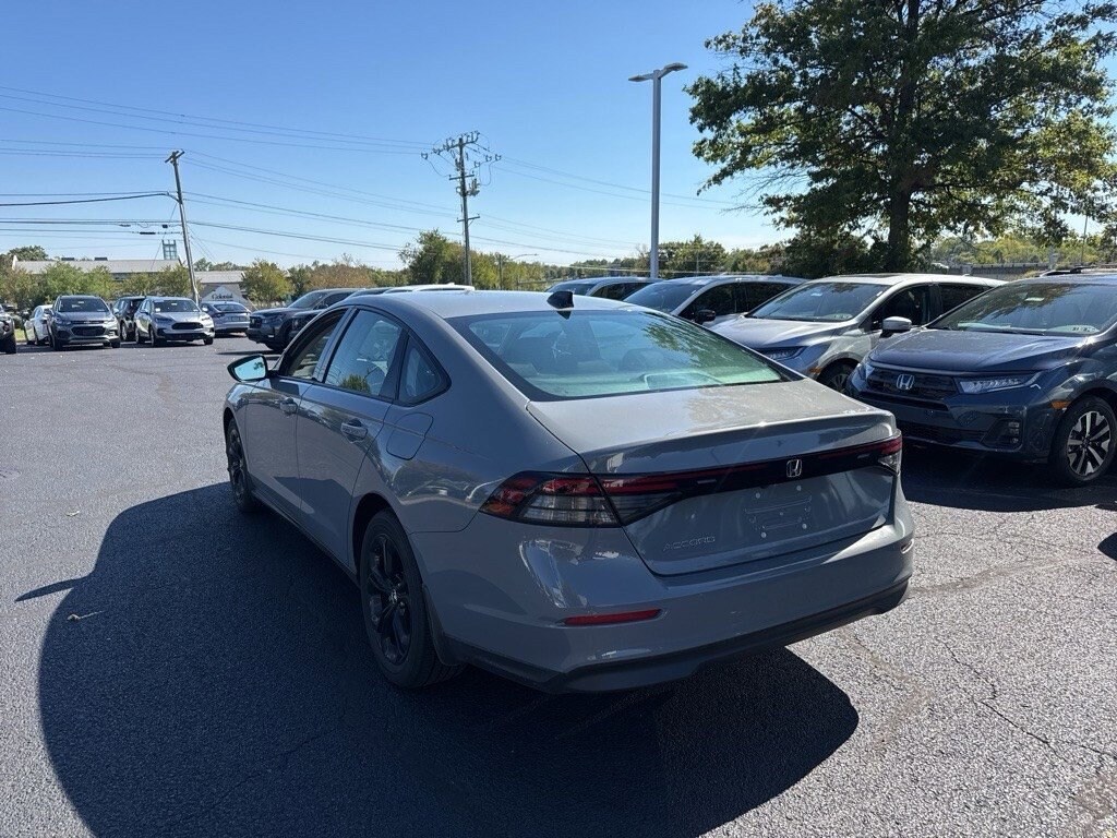 2025 Honda Accord SE photo 2