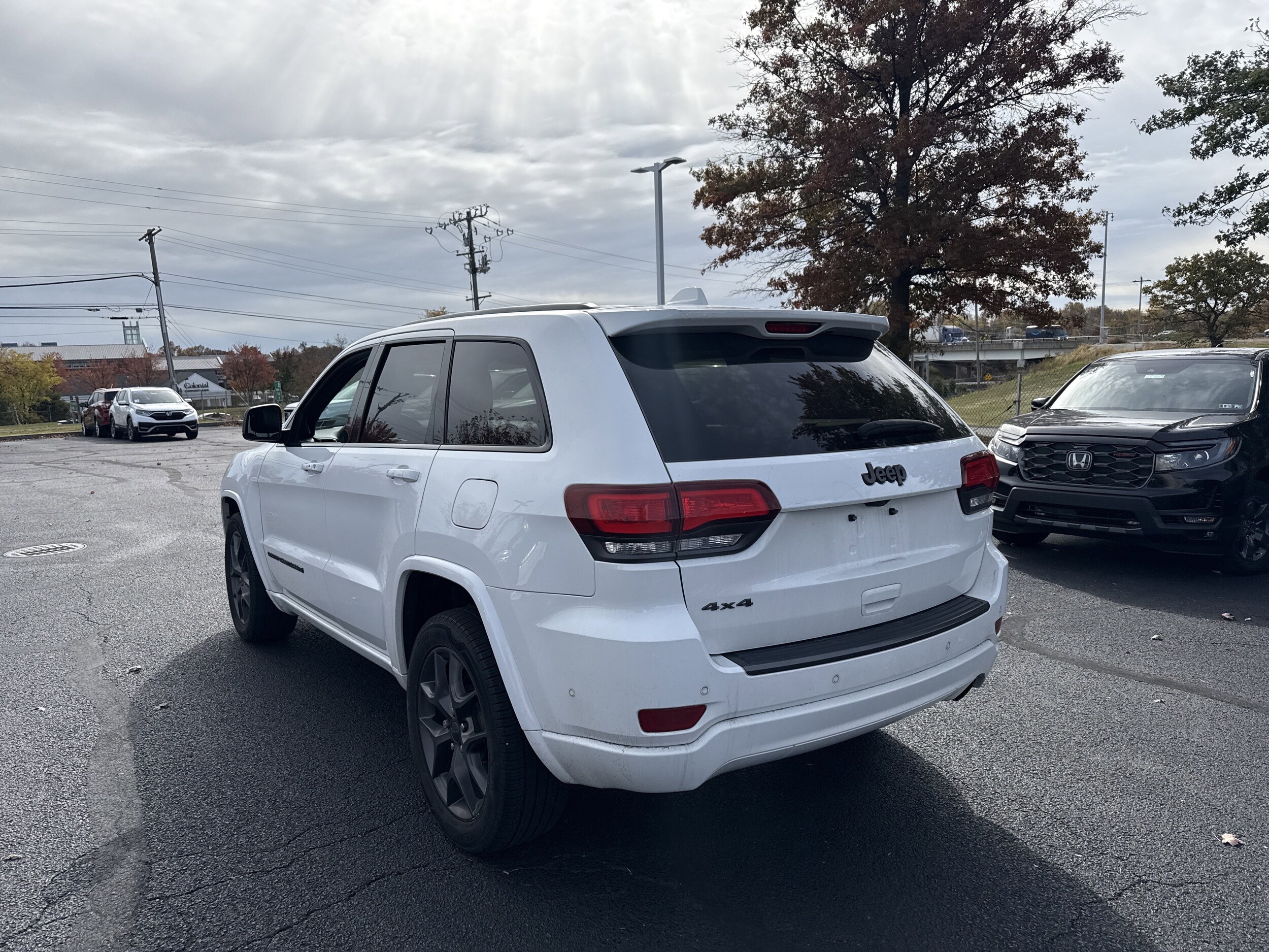 2021 Jeep Grand Cherokee Anniversary Edition photo 3