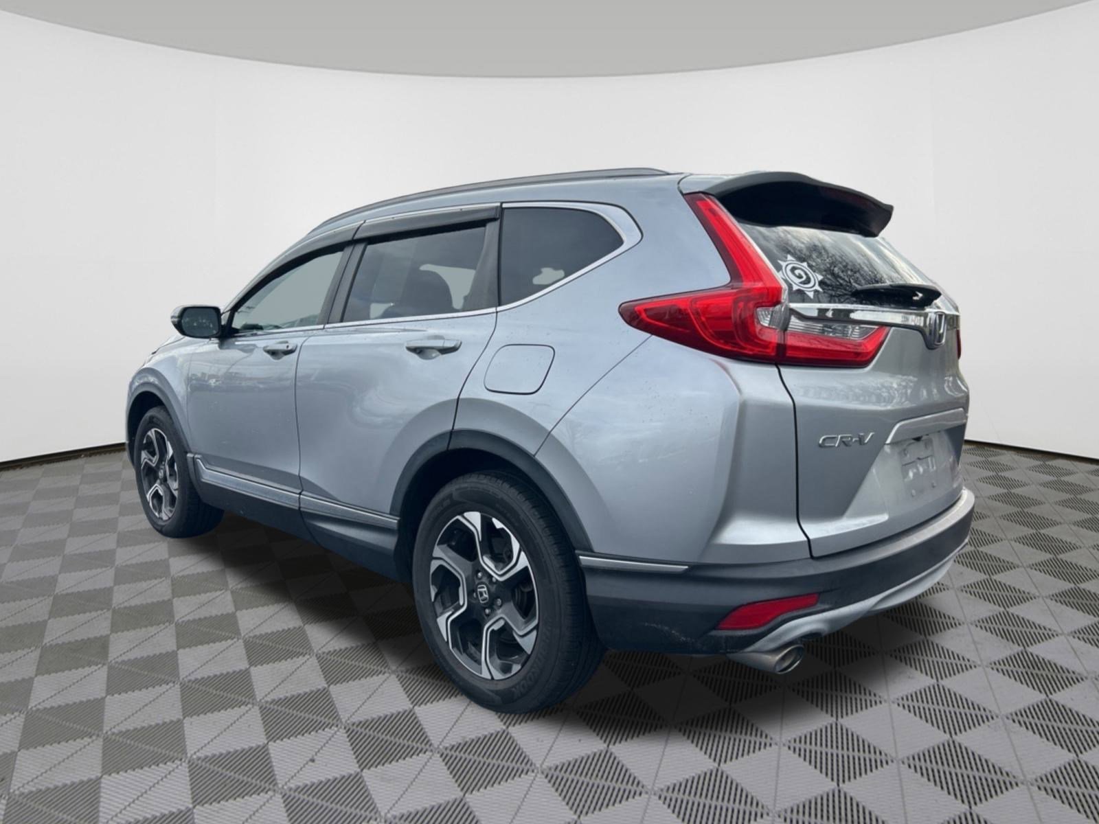 2017 Honda CR-V Touring photo 3
