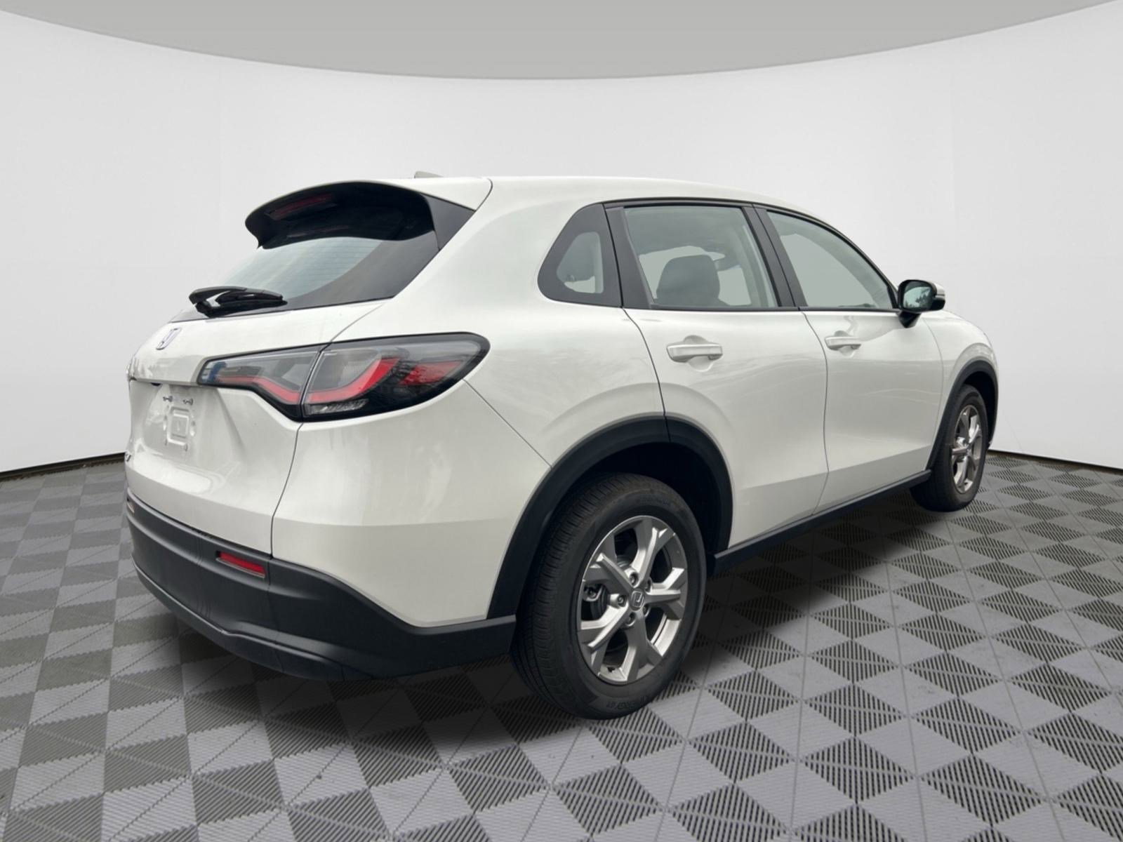 2025 Honda HR-V LX photo 4