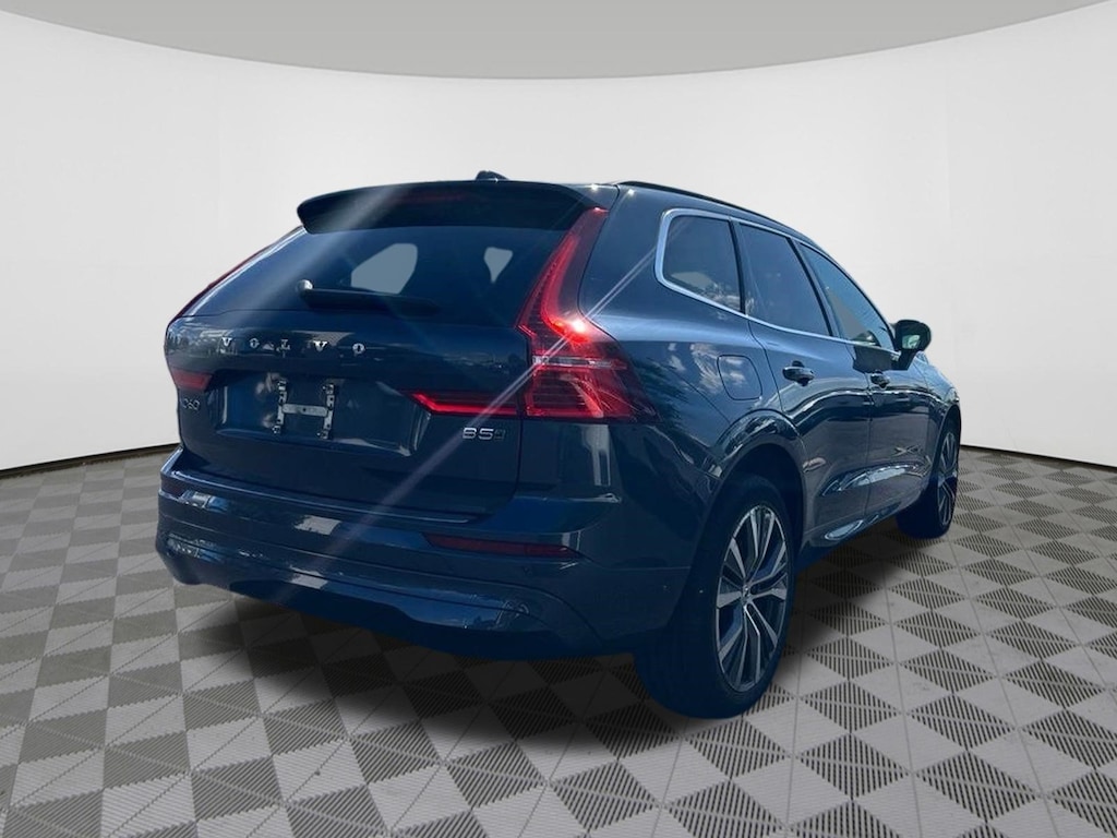 Used 2022 Volvo XC60 Momentum SUV