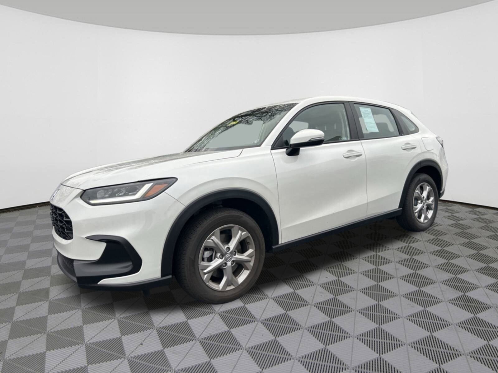 2025 Honda HR-V LX photo 2