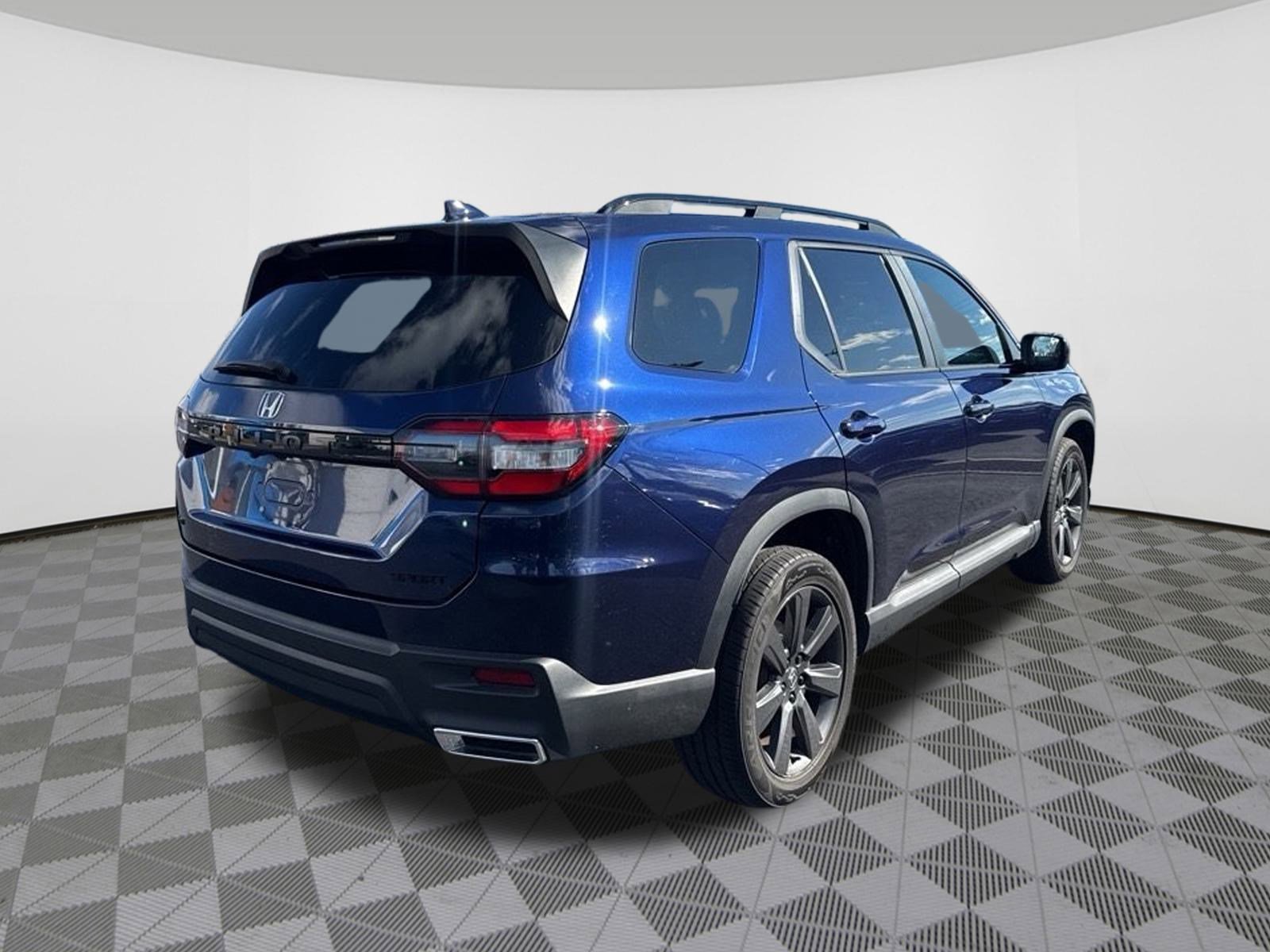 2023 Honda Pilot Sport photo 3