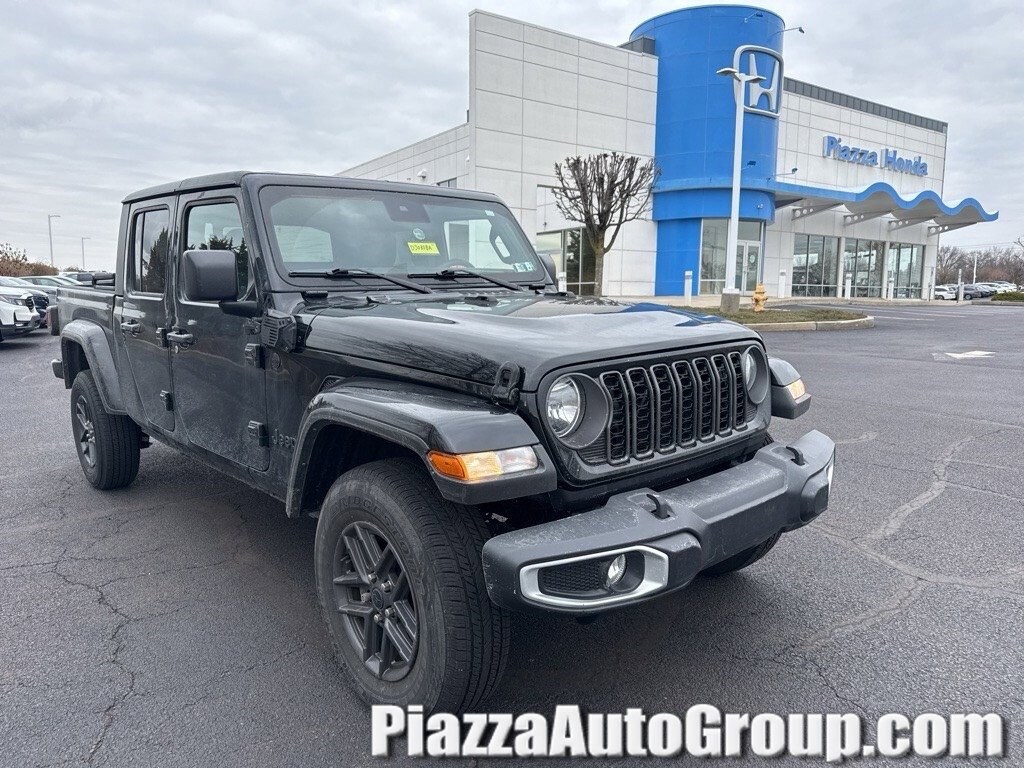 Used 2024 Jeep Gladiator Sport S Truck Crew Cab