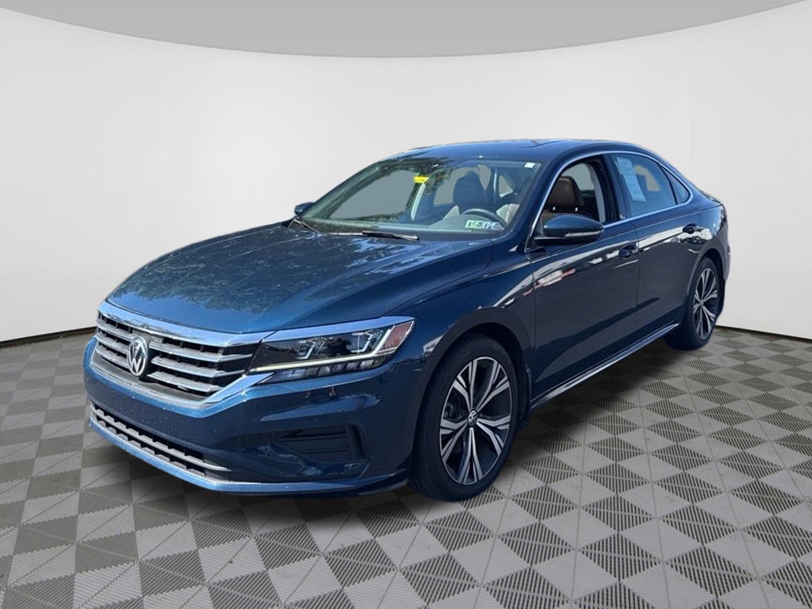 2021 Volkswagen Passat 2.0T SE photo 2