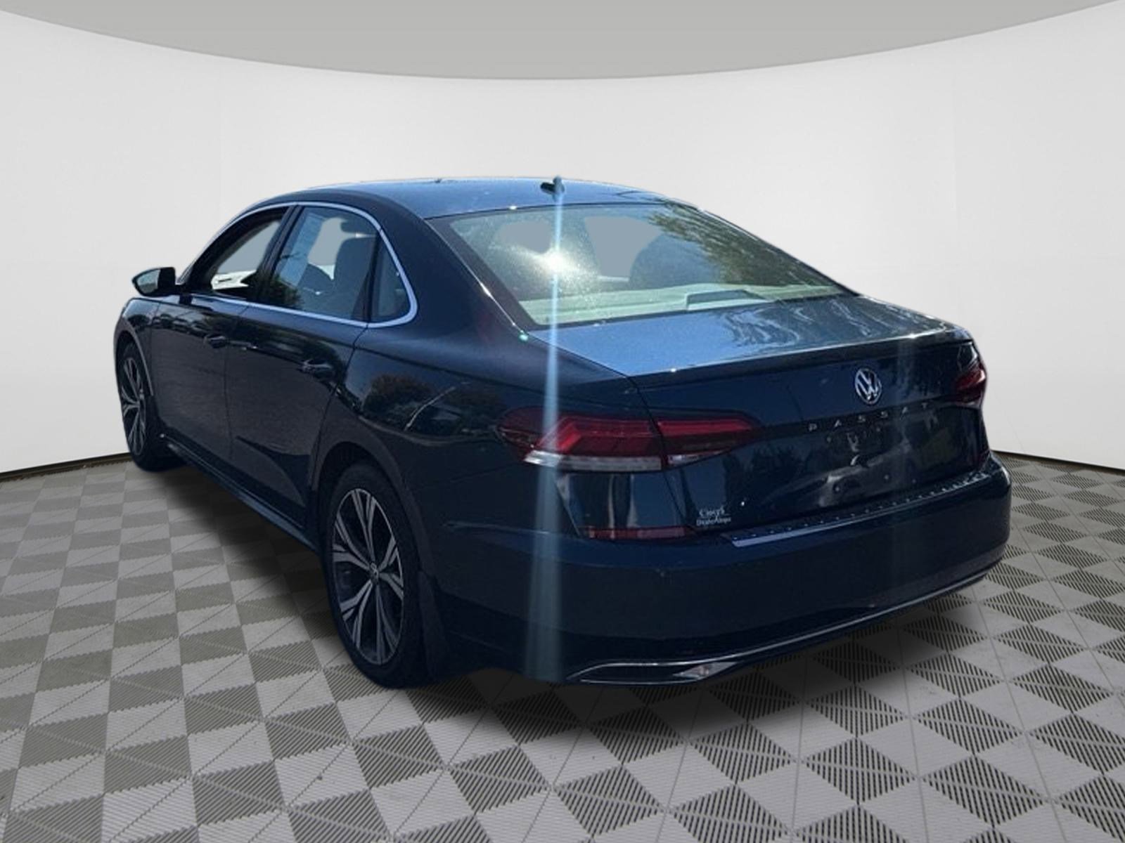 2021 Volkswagen Passat 2.0T SE photo 3