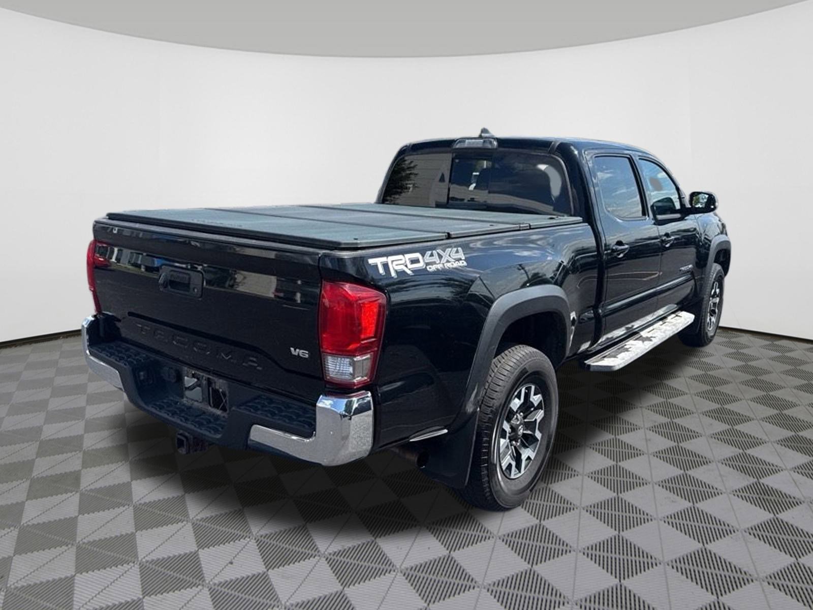 2017 Toyota Tacoma TRD photo 4