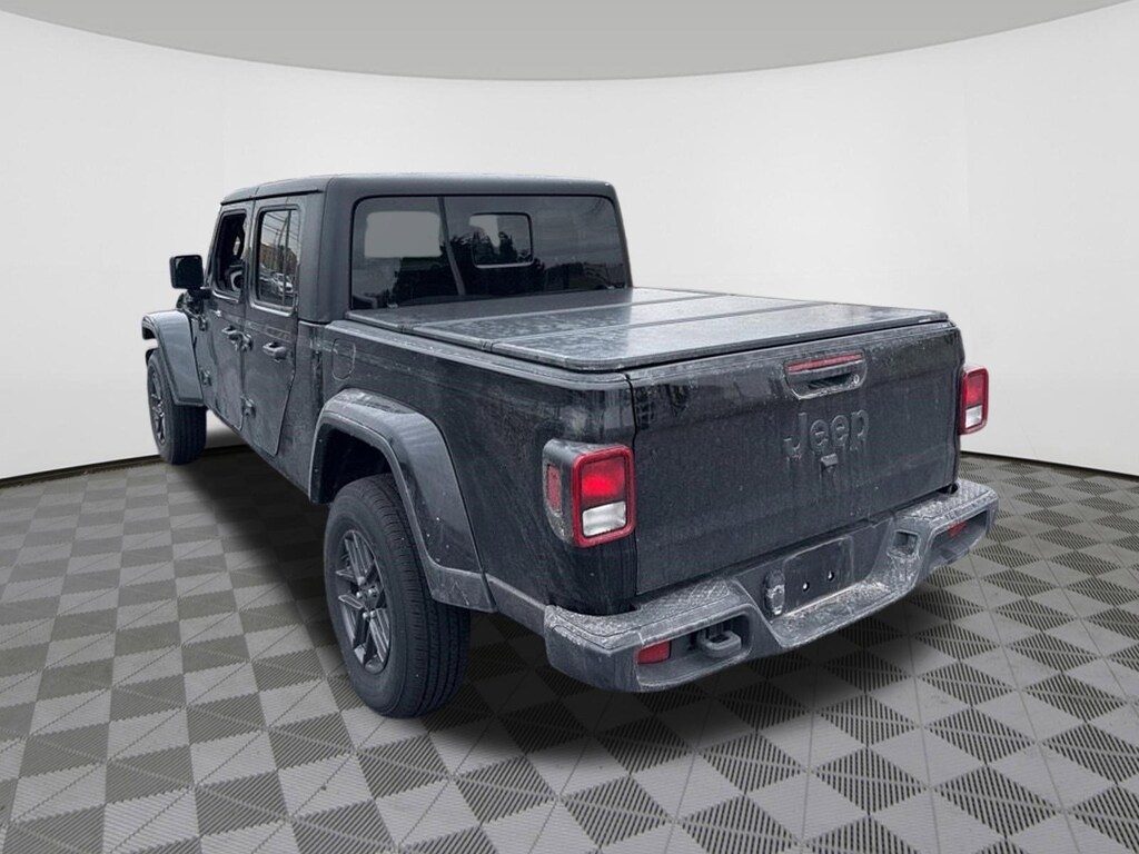 Used 2024 Jeep Gladiator Sport S Truck Crew Cab